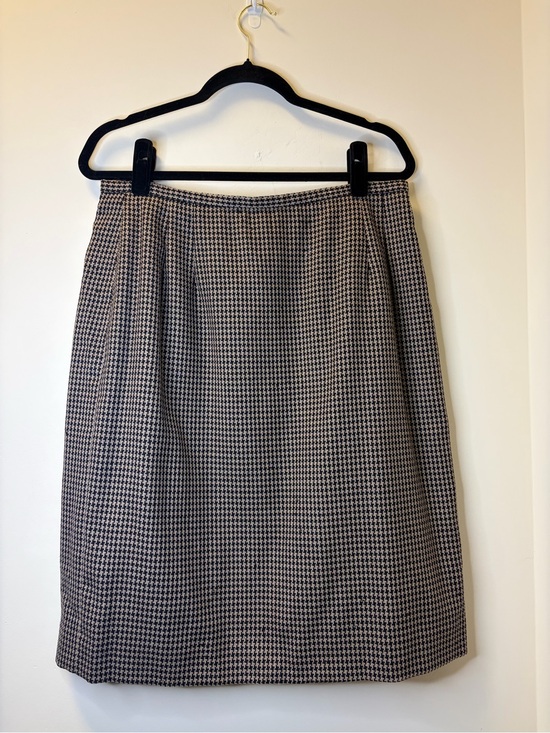 Pendleton Dresses & Skirts - Miss Pendleton Houndstooth 100% Pure Wool Skirt Size 14, Vintage, Ready for Fall
